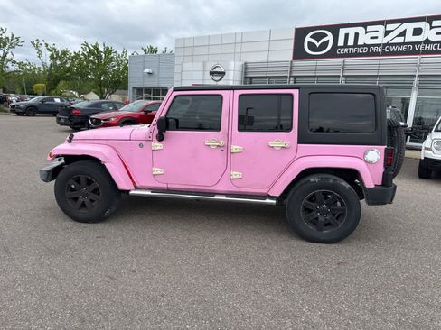 Used 2015 Jeep Wrangler Unlimited Sahara w/ Mopar Chrome Edition Group AWD/4WD image 8