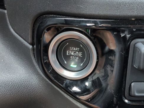 Used 2025 GMC Sierra 1500 SLT AWD/4WD image 30