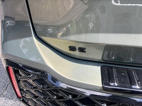 Certified 2025 Volkswagen Tiguan SE R-Line AWD/4WD image 10