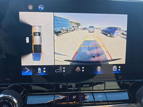 Used 2024 Chevrolet Colorado Trail Boss w/ Technology Package image 20