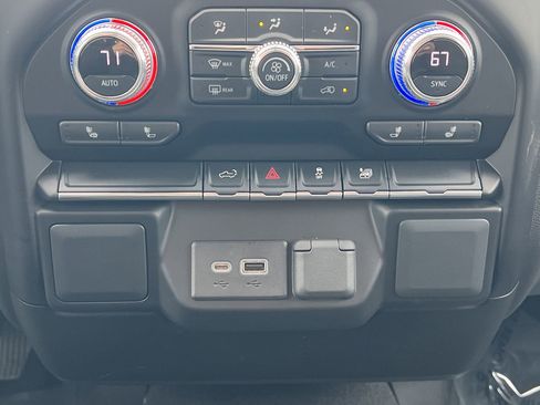 Used 2022 GMC Sierra 1500 SLE image 5