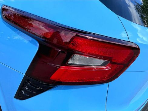 Used 2024 Chevrolet Trax RS FWD image 28