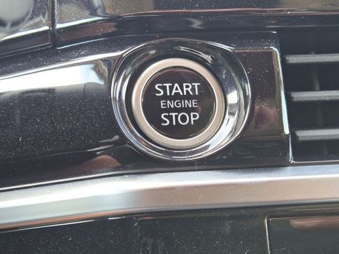 Used 2022 Nissan Pathfinder SL image 33