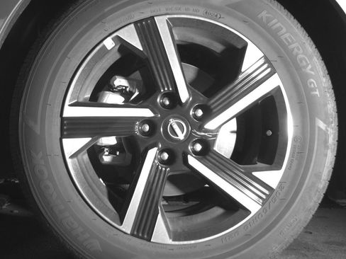 Used 2025 Nissan Sentra SV image 12