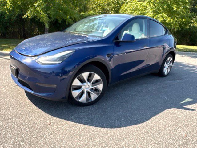 Used 2024 Tesla Model Y Long Range AWD/4WD image 1