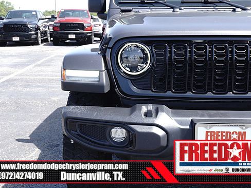 Used 2024 Jeep Gladiator Sport AWD/4WD image 44
