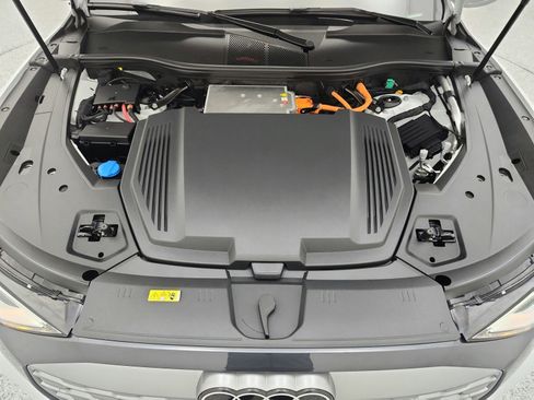 Used 2024 Audi Q8 e-tron Premium Plus w/ Premium Plus Package AWD/4WD image 17