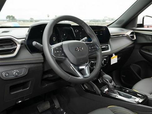 Used 2025 Chevrolet TrailBlazer ACTIV w/ Convenience Package image 12