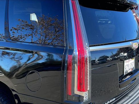 Used 2017 Cadillac Escalade Luxury image 28
