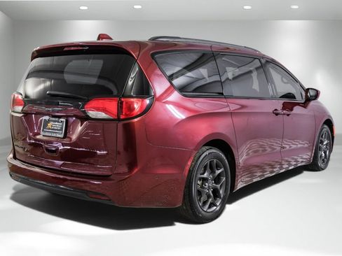 Used 2018 Chrysler Pacifica Touring-L Plus w/ Advanced Safetytec Group FWD image 6