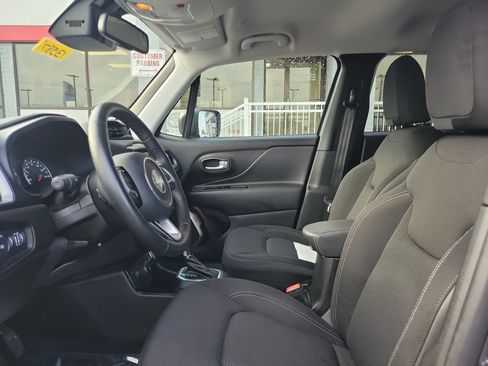 Used 2023 Jeep Renegade Latitude w/ Premium Group AWD/4WD image 15