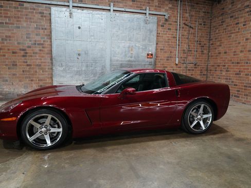 Used 2007 Chevrolet Corvette Coupe w/ Preferred Equipment Group image 9