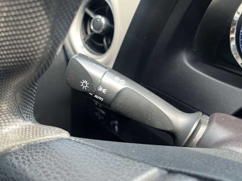 Used 2018 Toyota Corolla LE FWD image 39