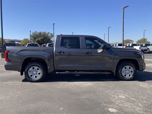 New 2026 Toyota Tundra SR image 4