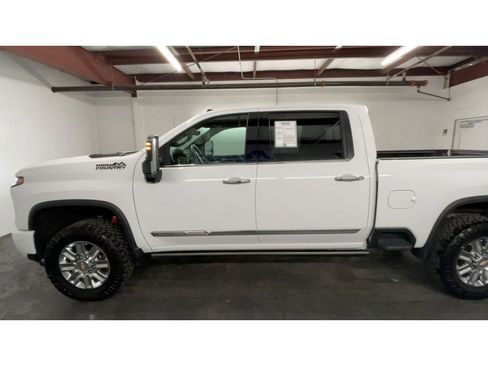 Used 2024 Chevrolet Silverado 2500 High Country w/ Technology Package image 5