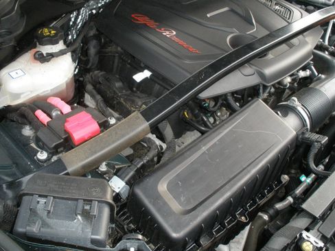 Used 2019 Alfa Romeo Stelvio AWD image 15