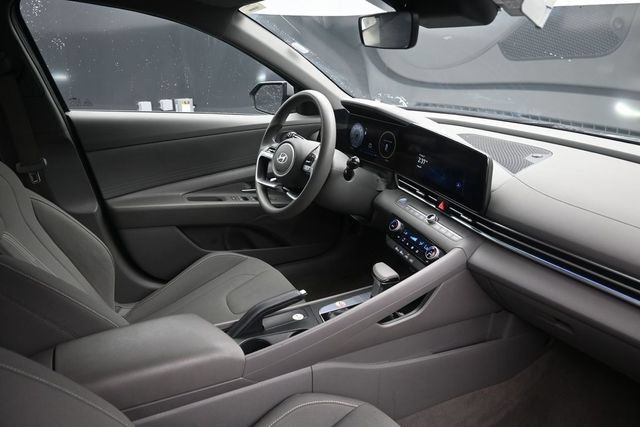 Used 2024 Hyundai Elantra SEL FWD image 37
