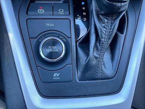 Certified 2022 Toyota RAV4 XLE w/ Convenience Package AWD/4WD image 35