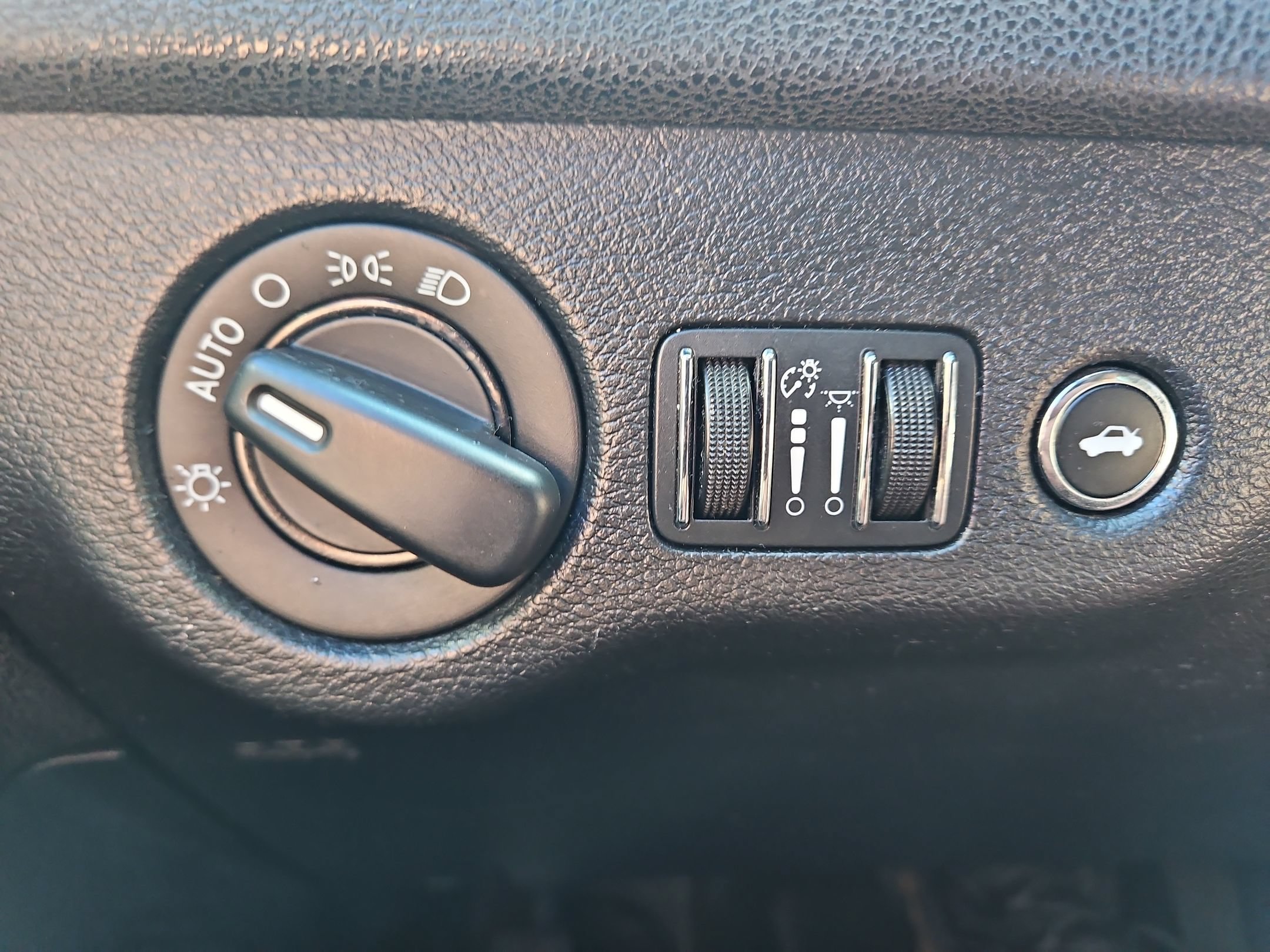 Used 2014 Chrysler 300 RWD image 25