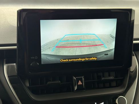 Used 2025 Toyota Corolla Cross LE FWD image 19