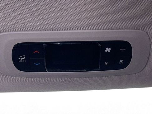 Used 2024 Chrysler Pacifica Touring-L image 22