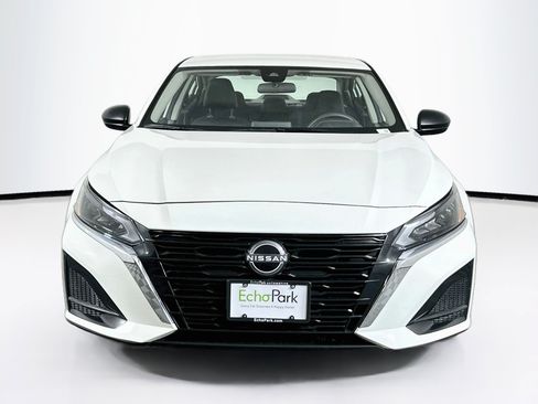 Used 2025 Nissan Altima 2.5 SV FWD image 2