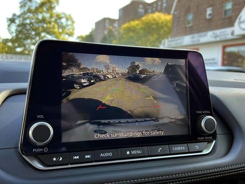 Used 2025 Nissan Rogue SV image 35