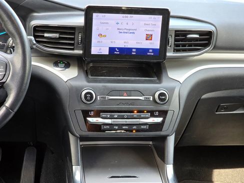 Used 2020 Ford Explorer XLT w/ Equipment Group 202A image 17