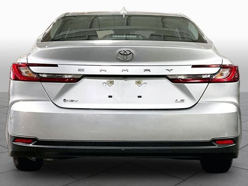 Used 2025 Toyota Camry LE FWD image 5