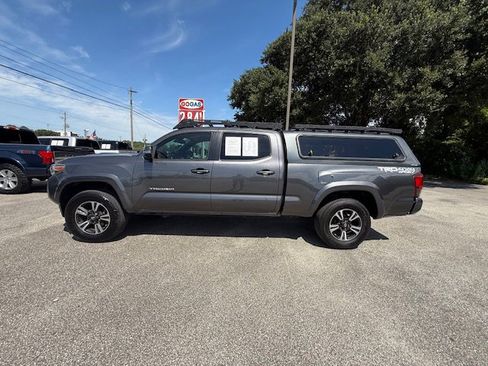 Used 2018 Toyota Tacoma TRD Sport image 1