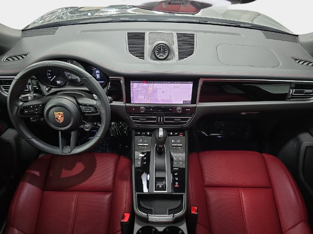 Certified 2025 Porsche Macan S AWD/4WD image 12