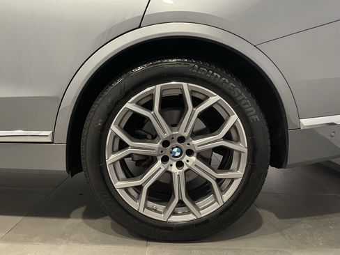 Used 2025 BMW X7 xDrive40i w/ Climate Comfort Package AWD/4WD image 9