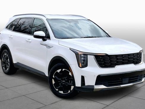 Used 2024 Kia Sorento S image 2