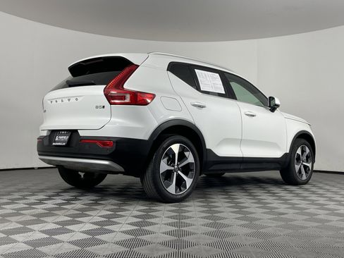 Used 2024 Volvo XC40 B5 Plus image 16