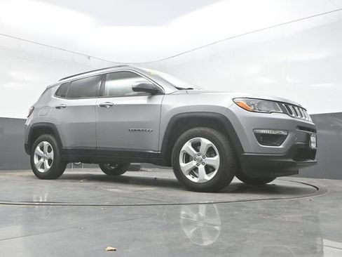 Used 2020 Jeep Compass Latitude w/ Cold Weather Group image 33