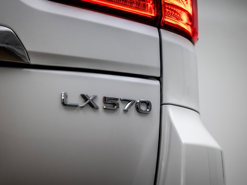 Used 2017 Lexus LX 570 LX 570 w/ Luxury Package image 32