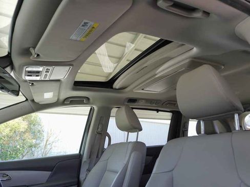 Used 2016 Honda Odyssey Touring Elite image 14