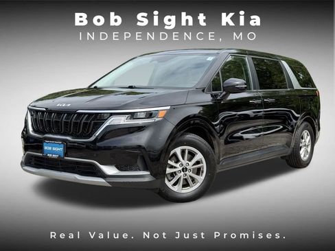 Used 2024 Kia Carnival LX FWD image 1