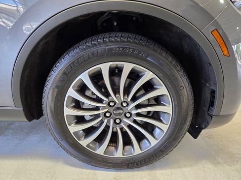 Used 2023 Lincoln Aviator Reserve AWD/4WD image 26