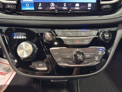 New 2026 Chrysler Pacifica Select image 33