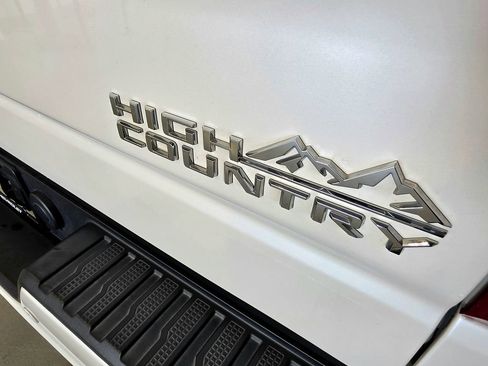 Used 2023 Chevrolet Silverado 1500 High Country w/ Technology Package AWD/4WD image 9