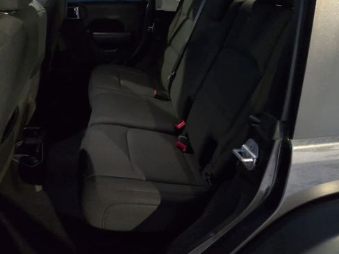 Used 2018 Jeep Wrangler Unlimited Sport S image 19