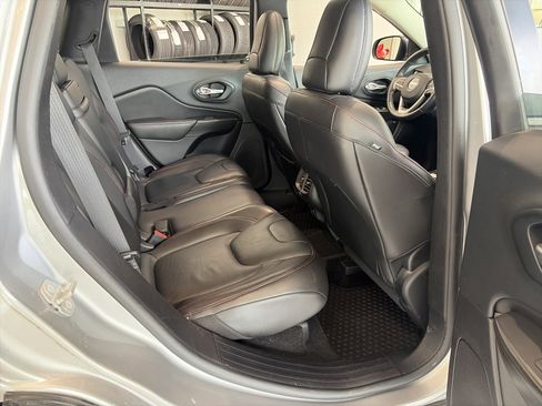 Used 2016 Jeep Cherokee Trailhawk w/ Comfort/Convenience Group AWD/4WD image 29