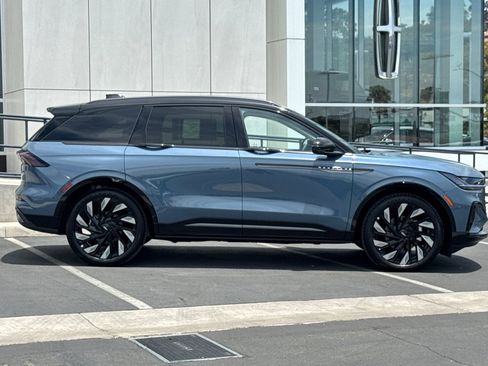 New 2026 Lincoln Nautilus Reserve w/ Jet Appearance Package AWD/4WD image 2