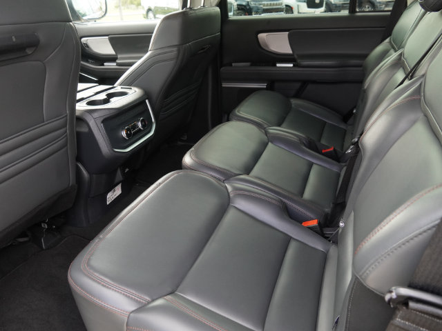 Used 2025 Ford Expedition Active AWD/4WD image 13