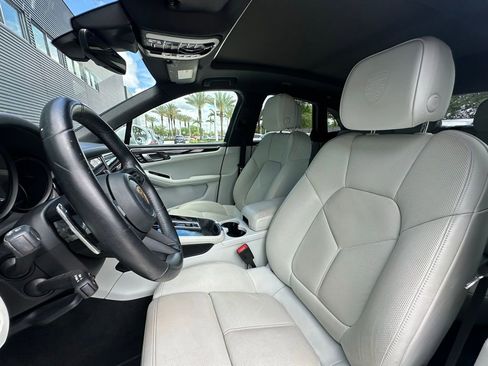 Certified 2023 Porsche Macan S AWD/4WD image 5