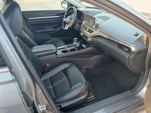 Used 2025 Nissan Altima 2.5 SR image 8