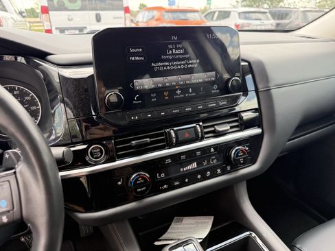 Used 2024 Nissan Pathfinder SL image 15