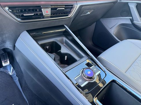 Certified 2025 Volkswagen Tiguan SEL R-Line image 13