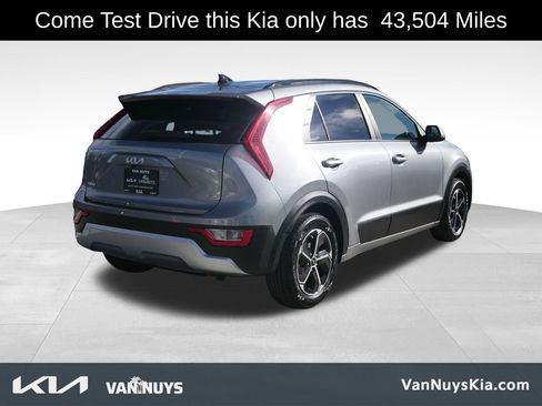 Used 2023 Kia Niro EX image 2